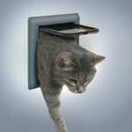 Дверца для кошек с 2 функциями серая Trixie 38602